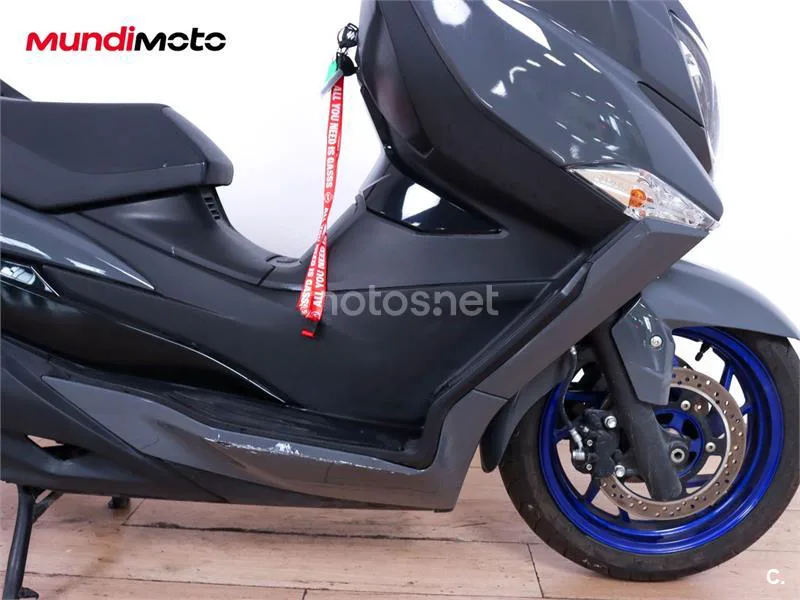 Suzuki Burgman 400 – Vista 20