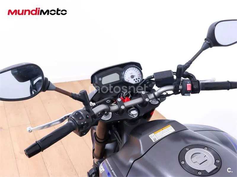 Yamaha FZ8 – Vista 11