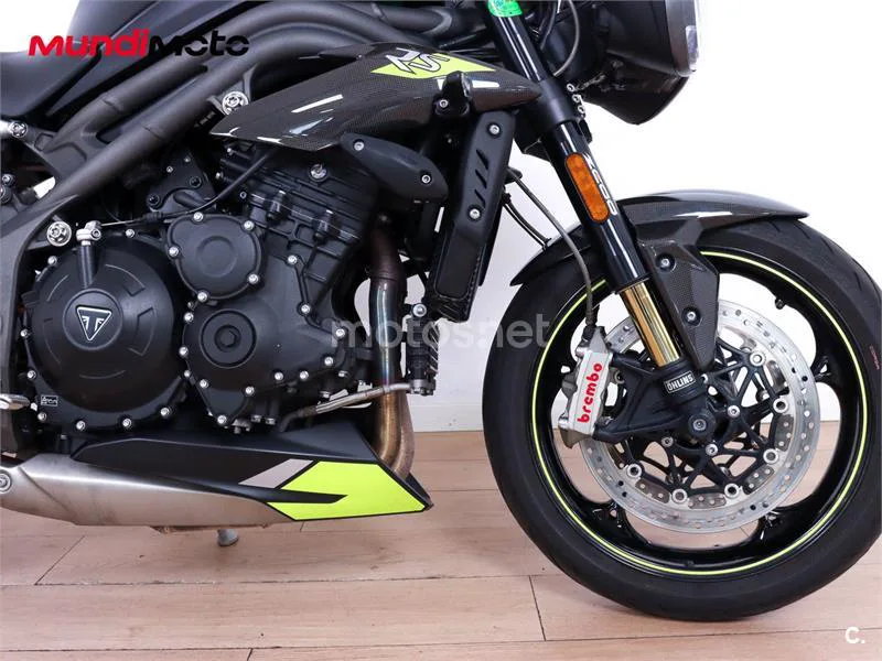 Triumph Speed Triple – Vista 15