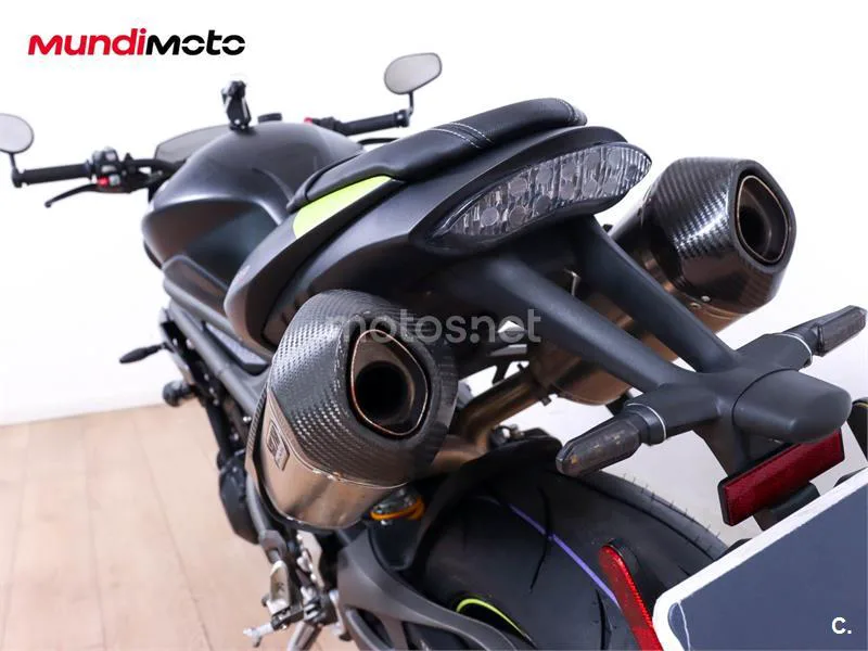 Triumph Speed Triple – Vista 9