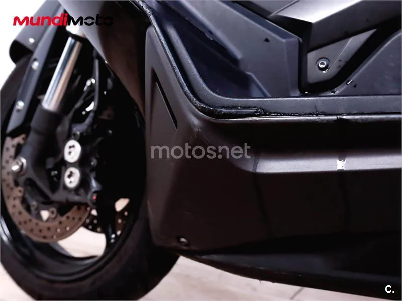 Yamaha TMAX 530 – Vista 16