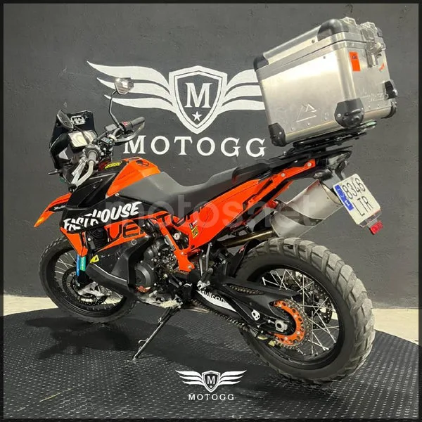 KTM 890 – Vista 7