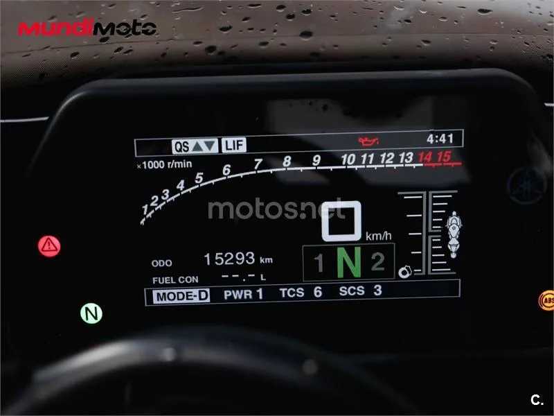 Yamaha R1 – Vista 12