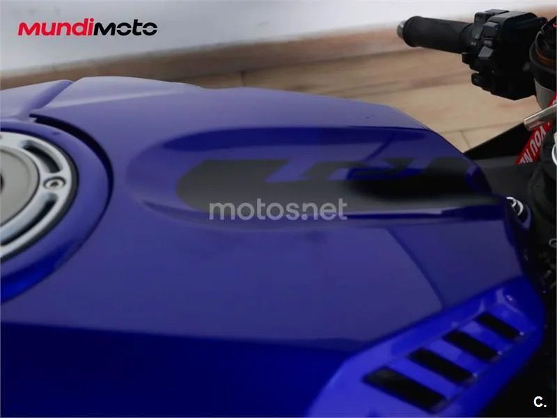 Yamaha R1 – Vista 14