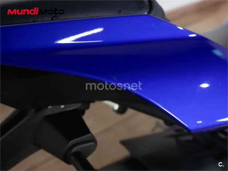 Yamaha R1 – Vista 19