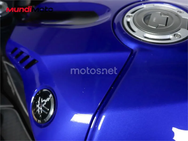 Yamaha R1 – Vista 21