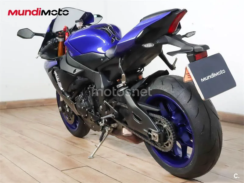 Yamaha R1 – Vista 8