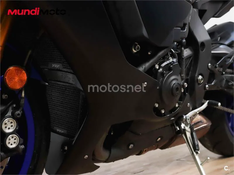 Yamaha R1 – Vista 10