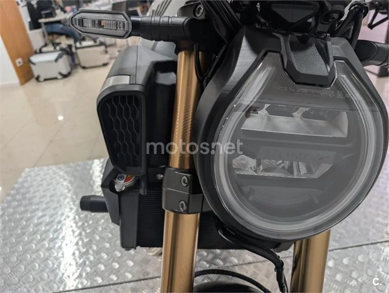 Honda CB 650 R – Vista 15