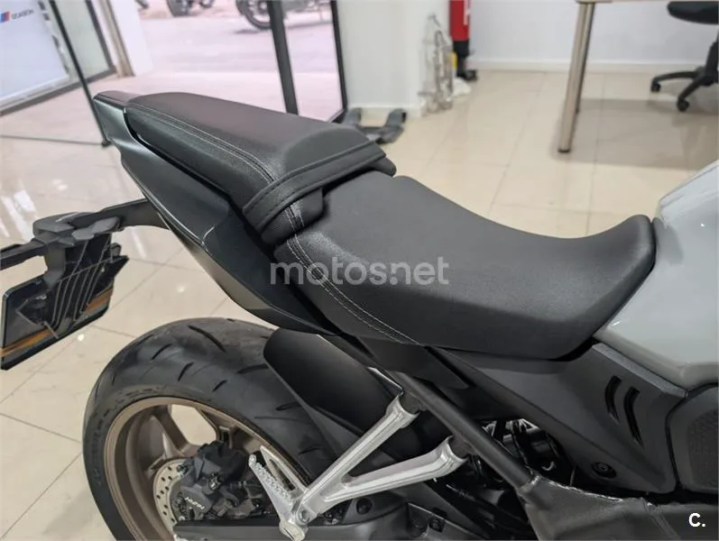 Honda CB 650 R – Vista 17