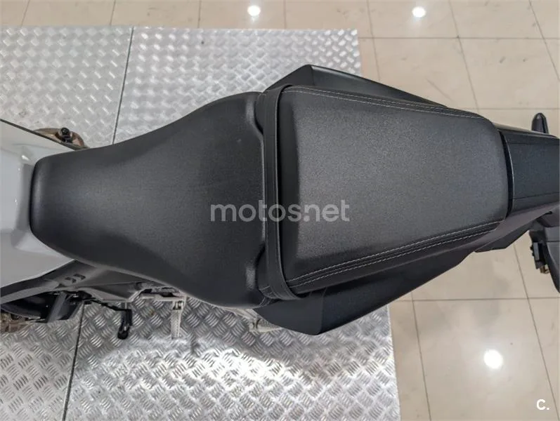Honda CB 650 R – Vista 19