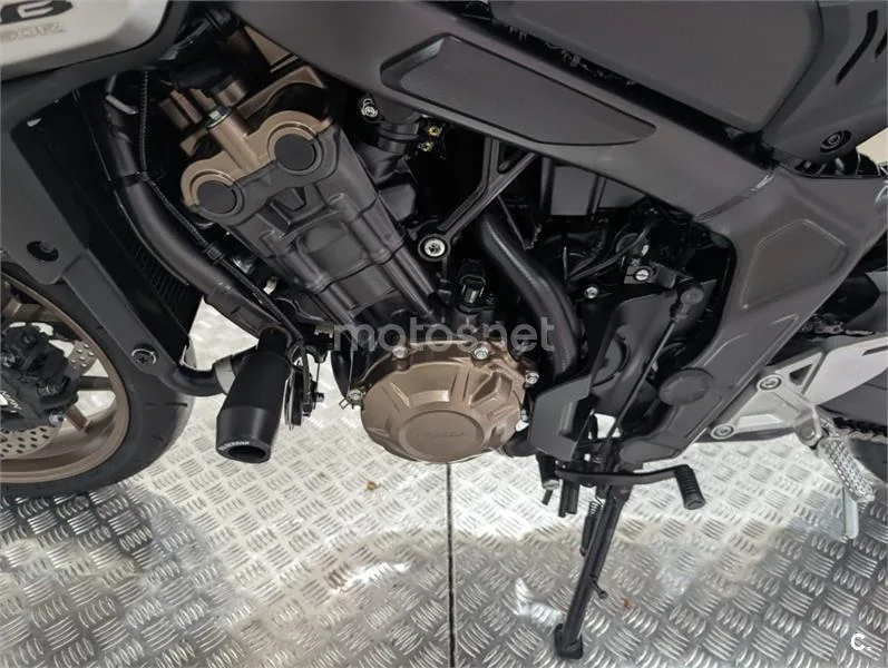 Honda CB 650 R – Vista 21