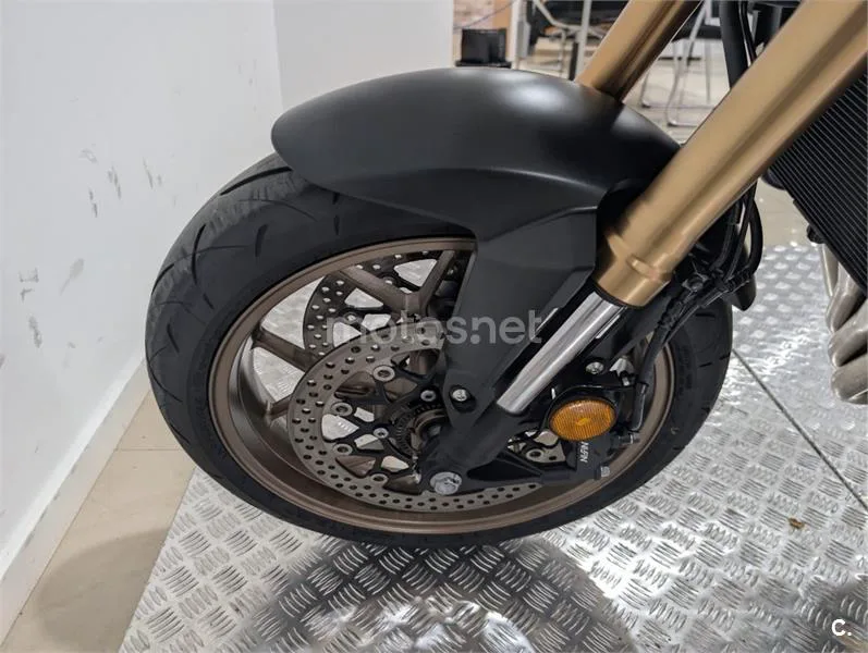 Honda CB 650 R – Vista 22