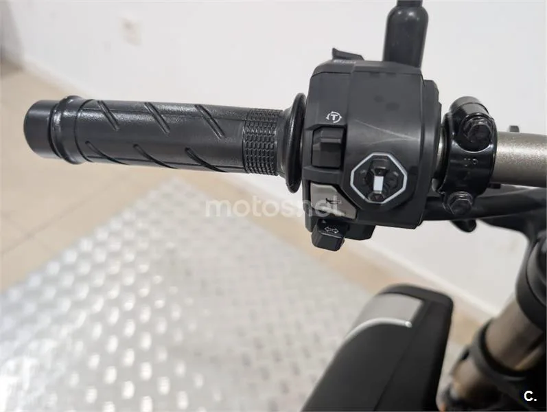 Honda CB 650 R – Vista 10