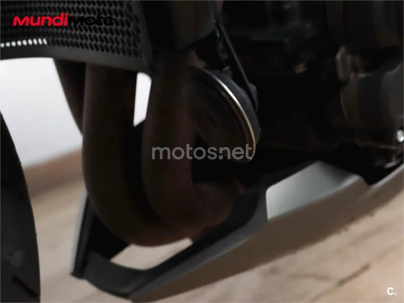 Triumph Speed Triple – Vista 15