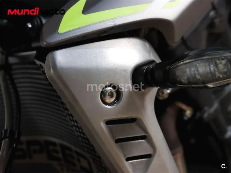 Triumph Speed Triple – Vista 24