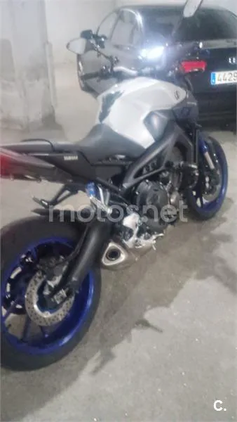 Yamaha MT-09 – Vista 8