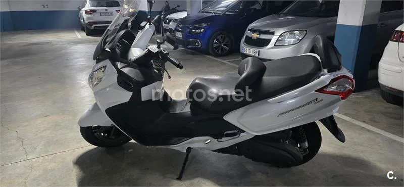 SYM Maxsym 600 – Vista 4