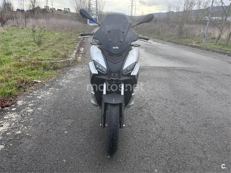 Aprilia SR GT 125 – Vista 7