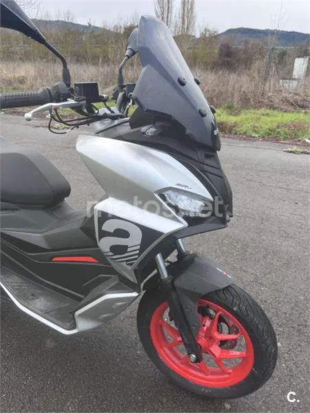 Aprilia SR GT 125 – Vista 9