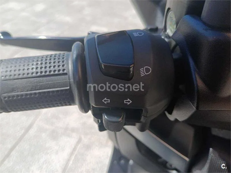 Yamaha XMAX 400 – Vista 8