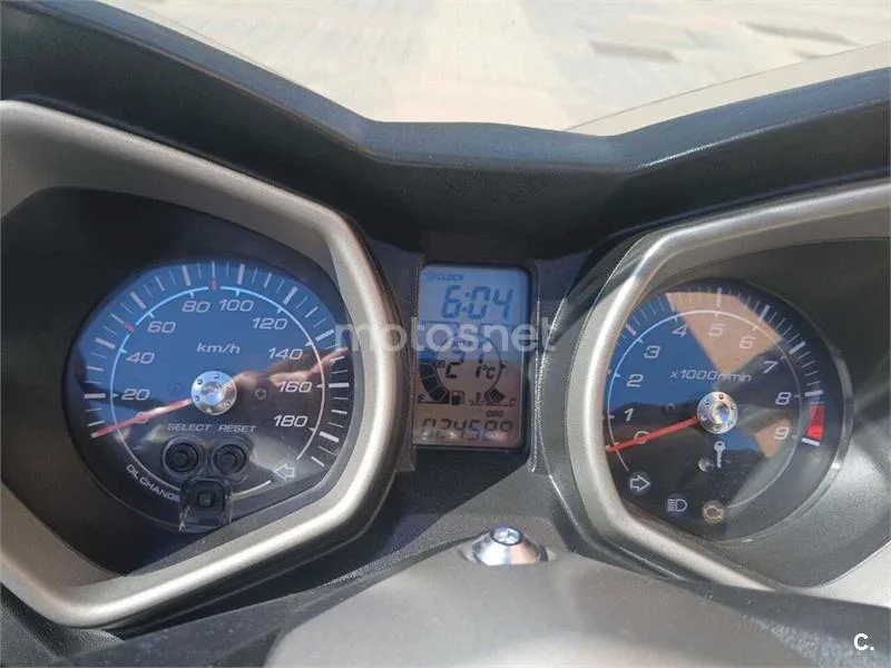Yamaha XMAX 400 – Vista 10
