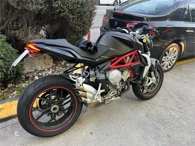 MV Agusta Brutale 675 – Vista 2