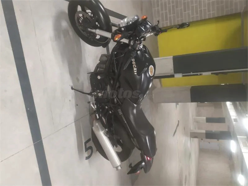 Ducati Monster 695 – Vista 3