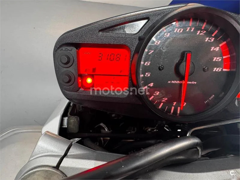 Suzuki GSR 600 – Vista 11