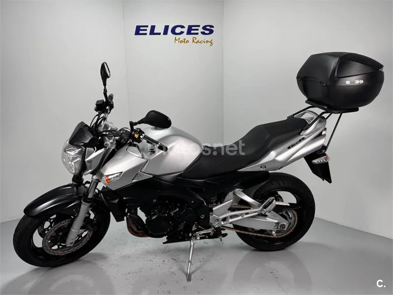 Suzuki GSR 600 – Vista 12