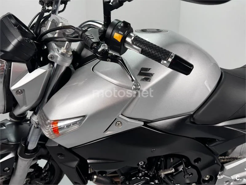 Suzuki GSR 600 – Vista 14