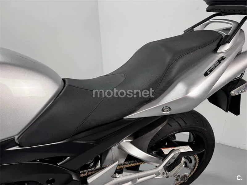 Suzuki GSR 600 – Vista 16