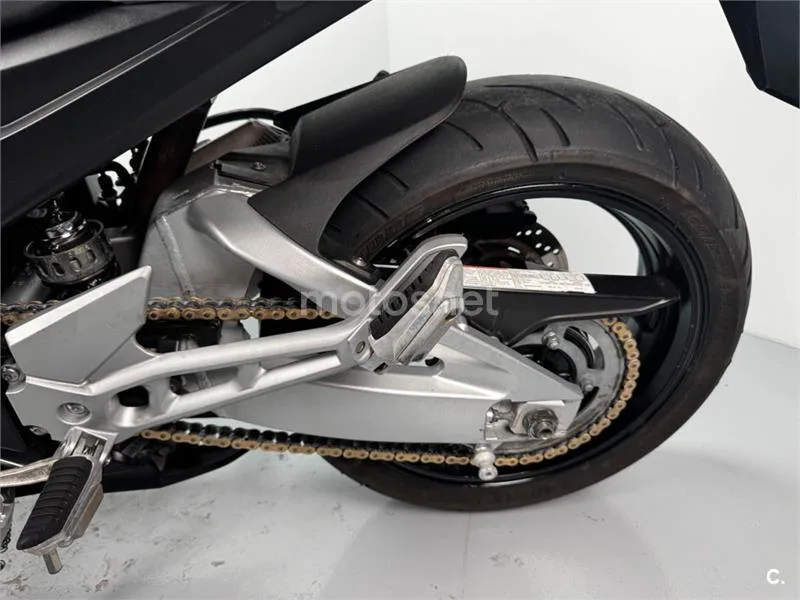 Suzuki GSR 600 – Vista 17