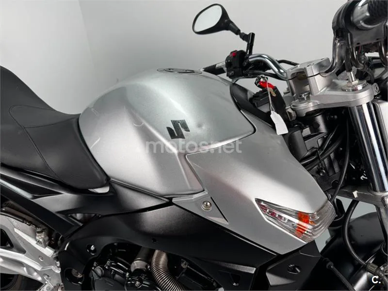 Suzuki GSR 600 – Vista 3