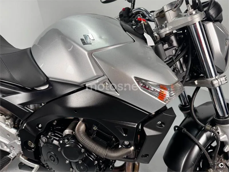 Suzuki GSR 600 – Vista 5