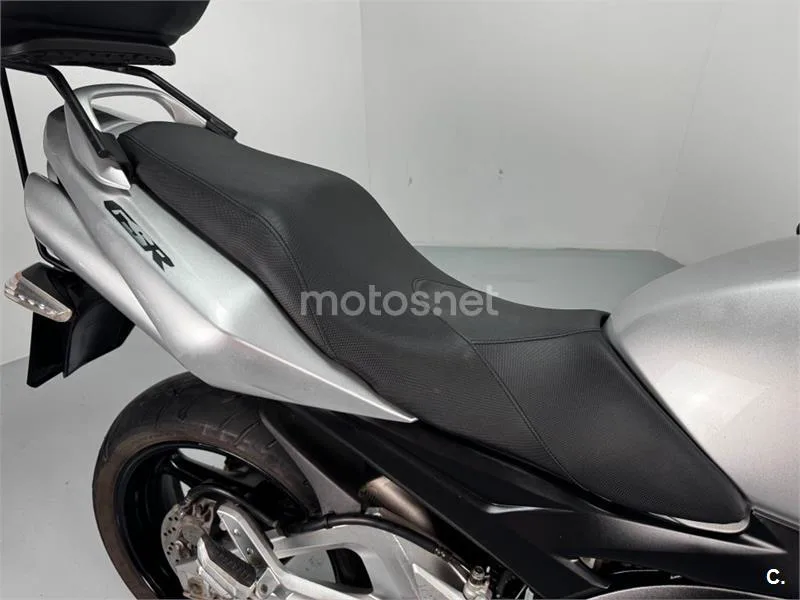 Suzuki GSR 600 – Vista 7