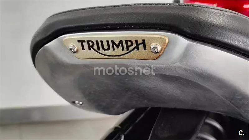 Triumph Bonneville Bobber – Vista 11