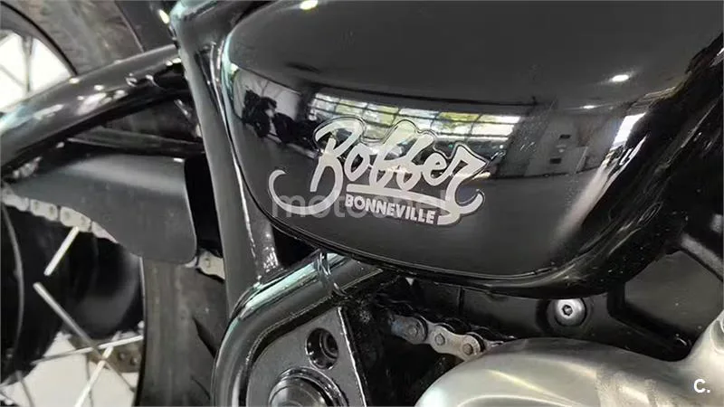 Triumph Bonneville Bobber – Vista 12