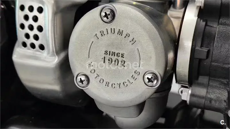 Triumph Bonneville Bobber – Vista 13