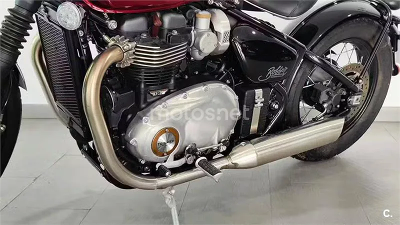 Triumph Bonneville Bobber – Vista 15