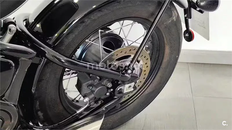 Triumph Bonneville Bobber – Vista 17