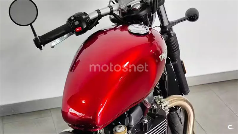 Triumph Bonneville Bobber – Vista 18