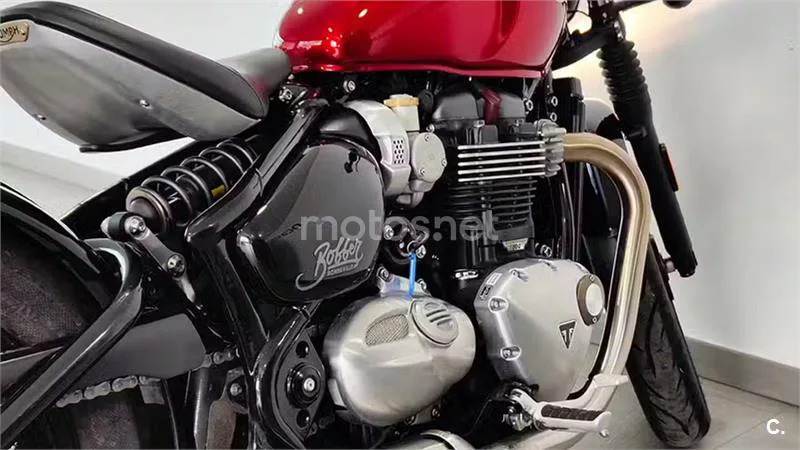 Triumph Bonneville Bobber – Vista 19