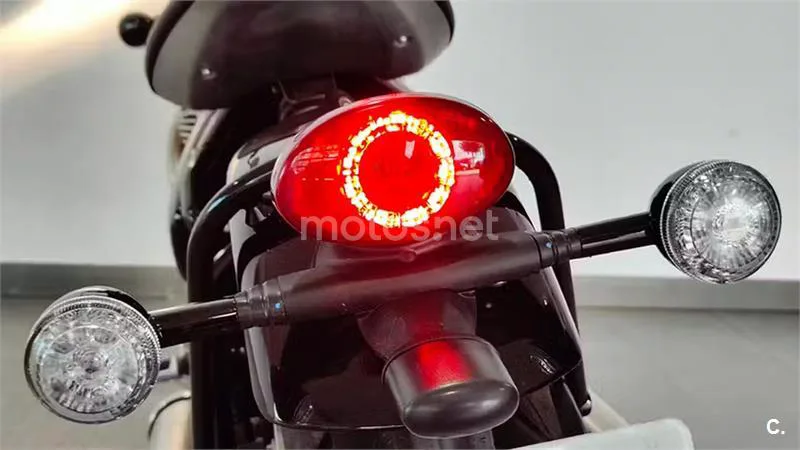 Triumph Bonneville Bobber – Vista 9