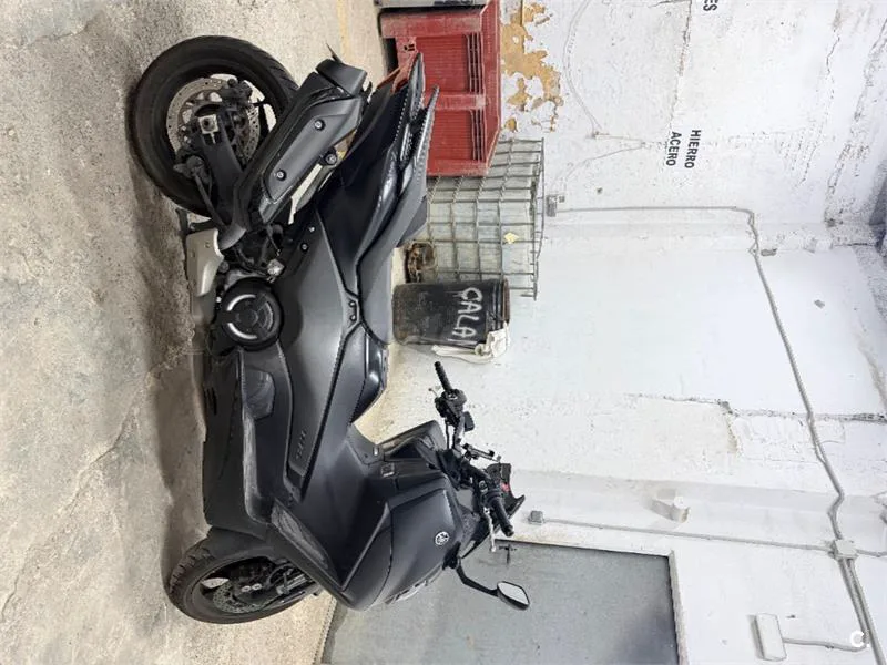 Yamaha TMAX – Vista 3