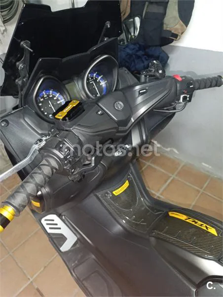 Yamaha TMAX 560 – Vista 4