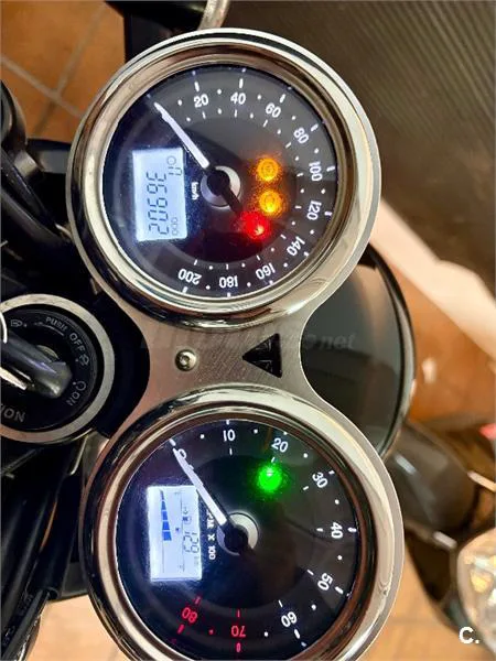 Triumph Bonneville T100 – Vista 3