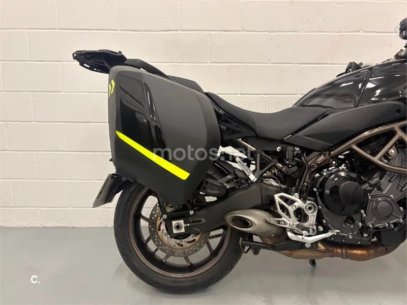 Yamaha Niken – Vista 15
