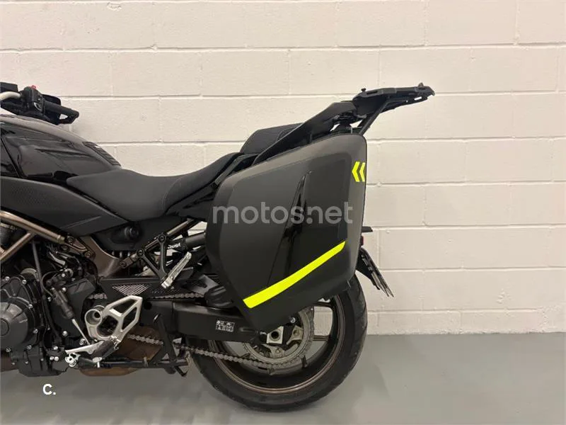 Yamaha Niken – Vista 16