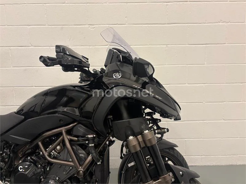Yamaha Niken – Vista 17